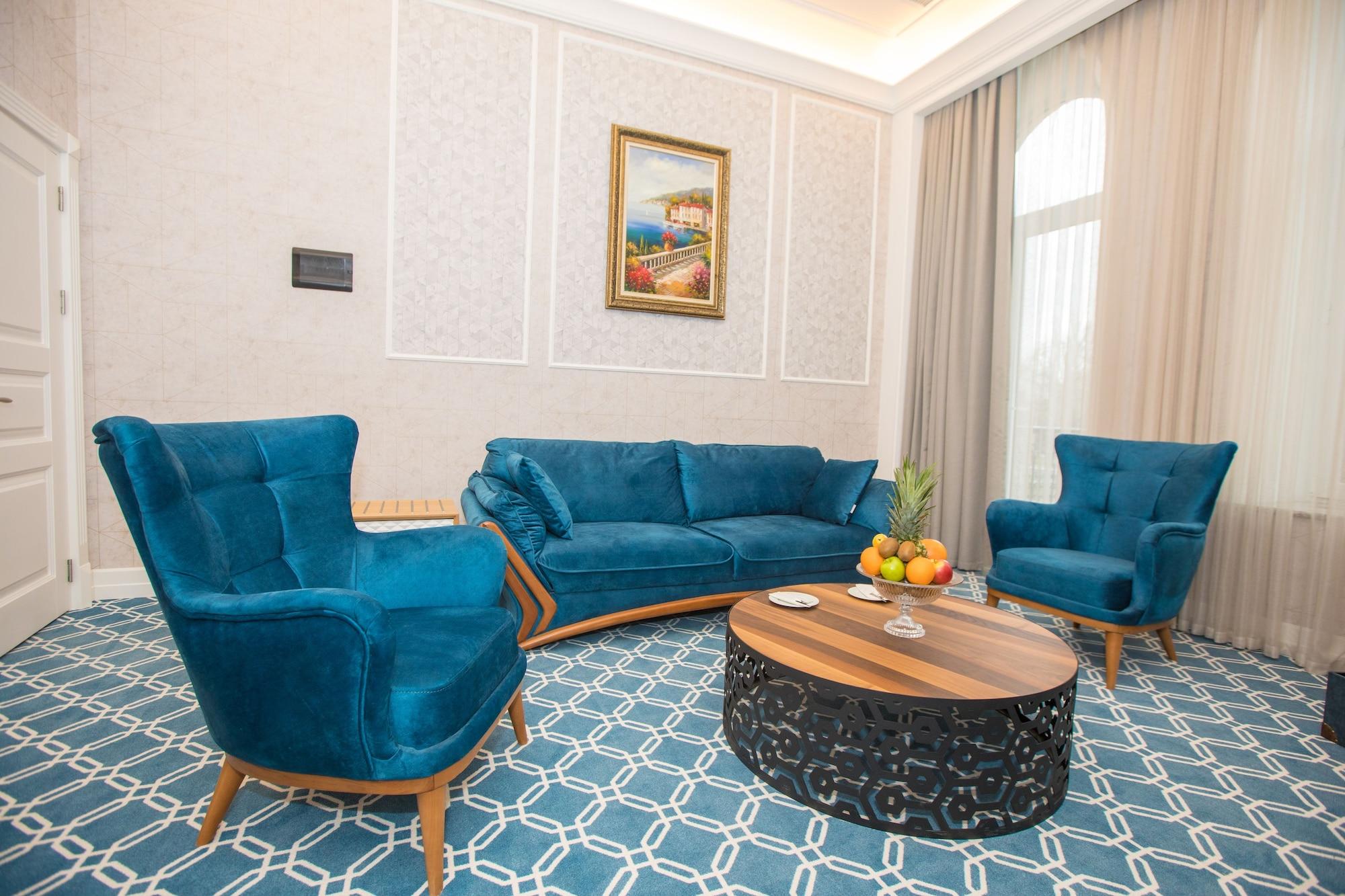 Promenade Hotel Bakú Exterior foto A living room in a hotel