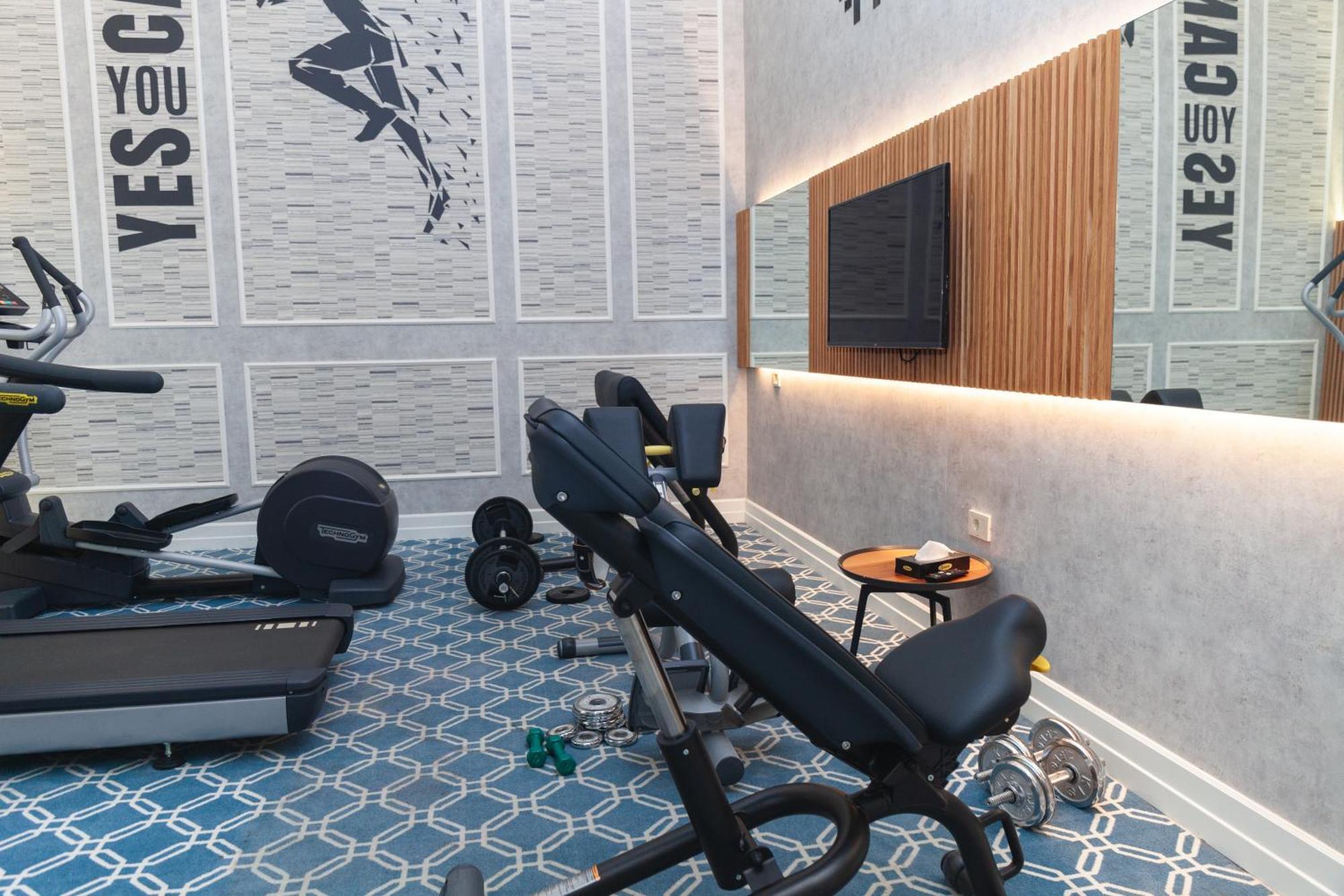 Promenade Hotel Bakú Exterior foto The gym at the hotel
