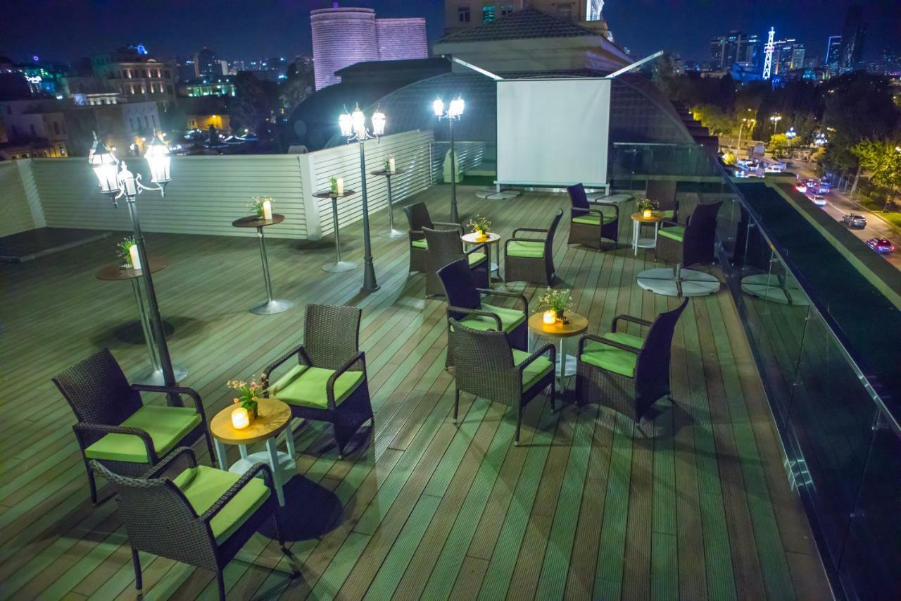 Promenade Hotel Bakú Exterior foto Rooftop bar