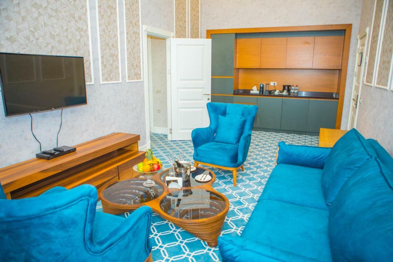 Promenade Hotel Bakú Exterior foto A living room in a hotel